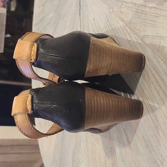 Lucky Brand black and taupe leather and wood wedge heels - Picture 6 of 7